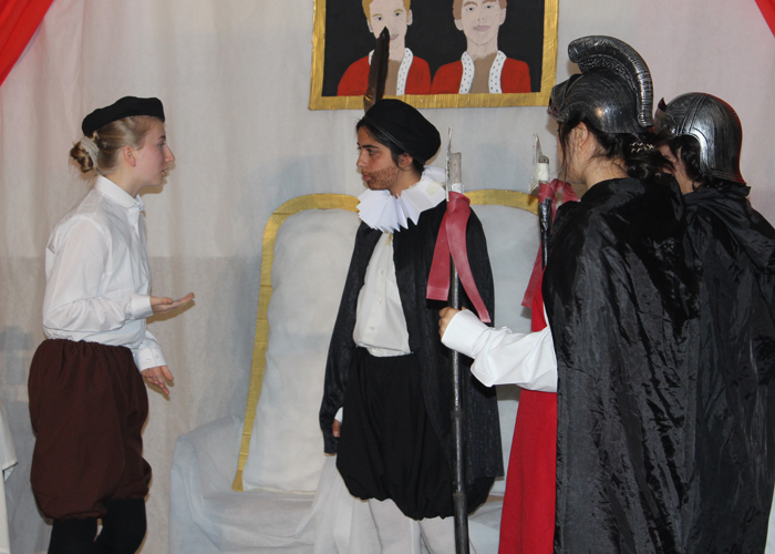 II°s Medios presentaron obra “Hamlet” de William Shakespeare