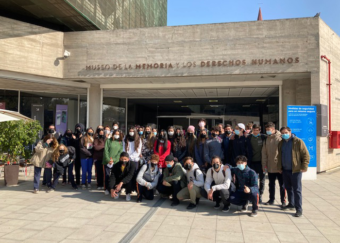 Estudiantes de III° Medio visitaron el Museo de la Memoria y centro de la Fundación Cristo Vive